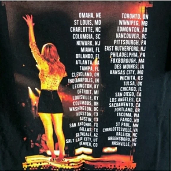 Taylor Swift The Red Tour Short Sleeve Tee Womens Small - Picture 2 of 4